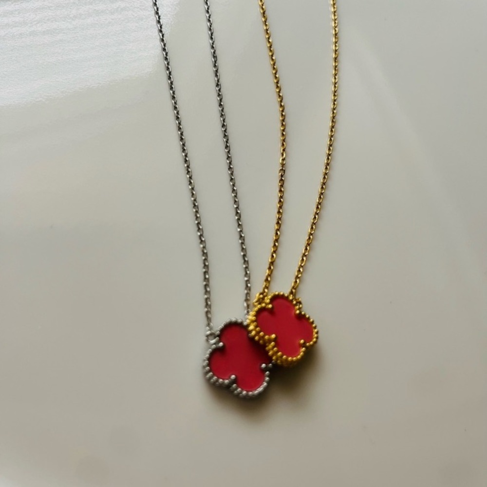 ***Clover Motif Pendant Necklace, Sterling Silver, 18K Gold Plated -
Motif - Picture 3 of 8